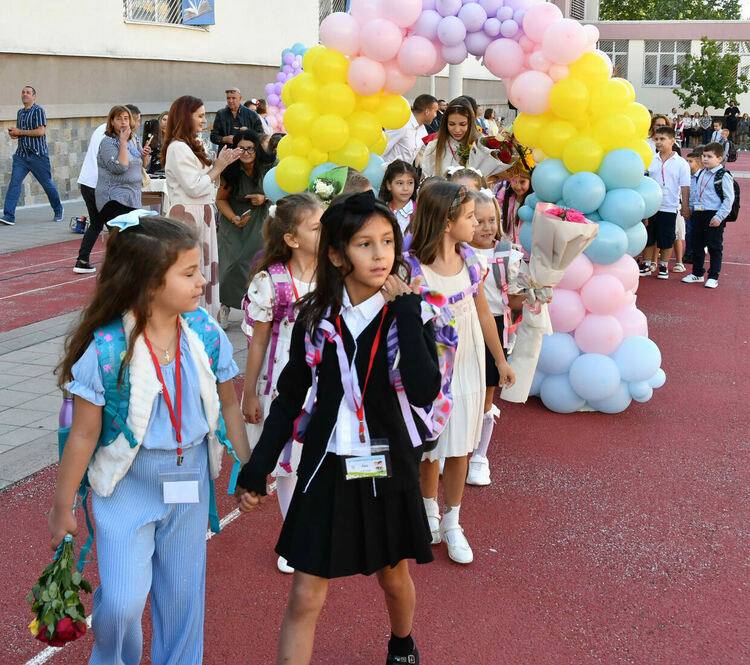 112 първокласници посрещна ОУ „Иван Рилски“, откриха нов СТЕМ център