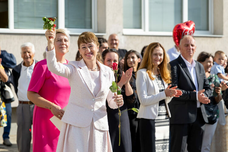 Кметът на община Перник Станислав Владимиров откри новата учебна година