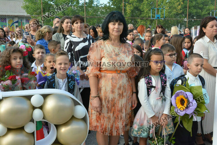 Първи звънец за 84 първокласници в хасковското СУ „Васил Левски“