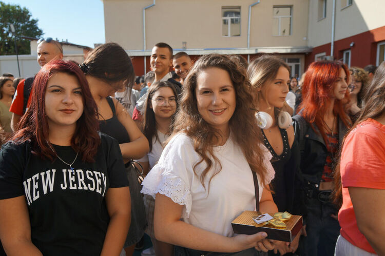 Усмивки и вдъхновение на старта на новата учебна година в ПГТ „Александър Паскалев“