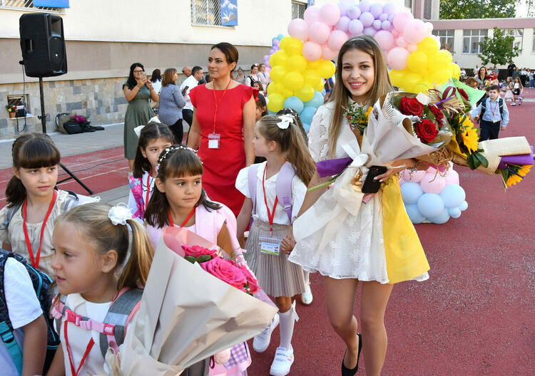 112 първокласници посрещна ОУ „Иван Рилски“, откриха нов СТЕМ център