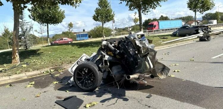 Навръх 15-ти септември: шофьор загина при катастрофа в София, колата му се разполови от удара с 218 км/ч