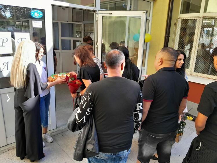 ПГМЕТ – Хасково посрещна своите ученици за 77-и път с надежда и вяра в успешното им бъдеще