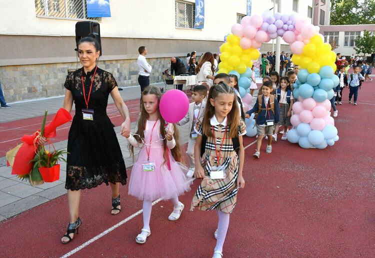 112 първокласници посрещна ОУ „Иван Рилски“, откриха нов СТЕМ център  