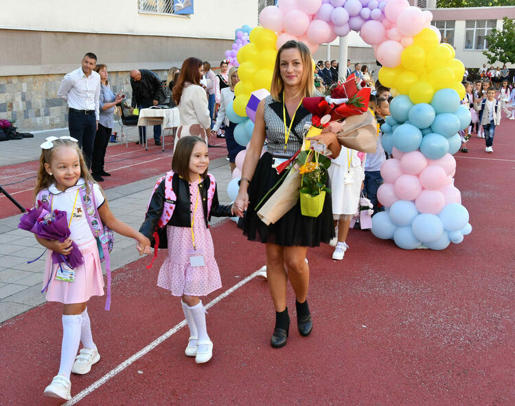 112 първокласници посрещна ОУ „Иван Рилски“, откриха нов СТЕМ център  