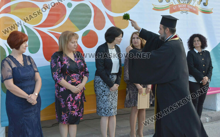 Първи звънец за 84 първокласници в хасковското СУ „Васил Левски“