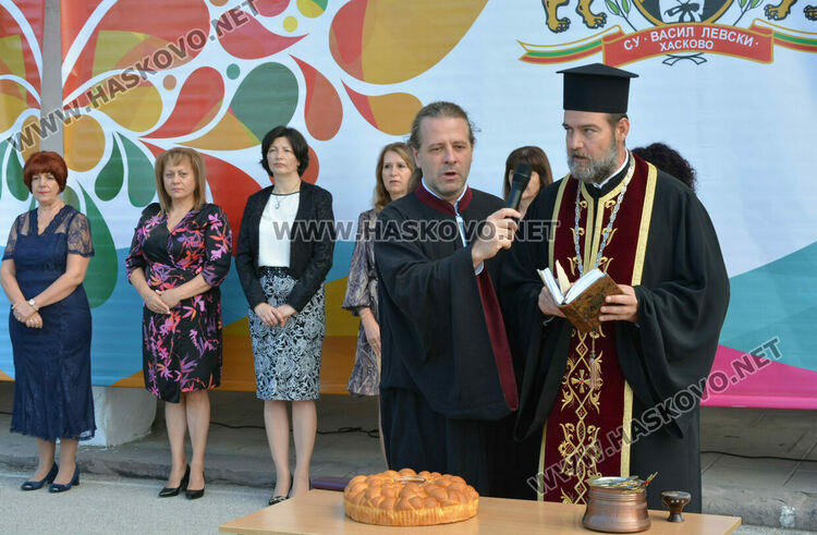 Първи звънец за 84 първокласници в хасковското СУ „Васил Левски“