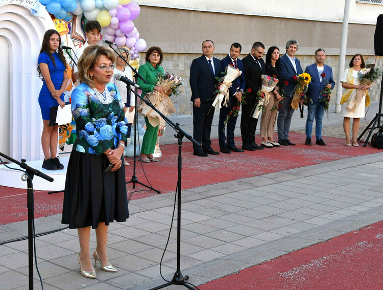 112 първокласници посрещна ОУ „Иван Рилски“, откриха нов СТЕМ център