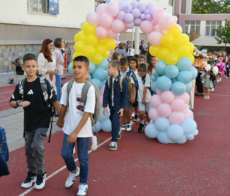 112 първокласници посрещна ОУ „Иван Рилски“, откриха нов СТЕМ център  