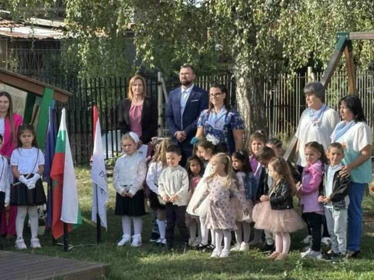 1934 деца прекрачиха прага на училища и детски градини в Радомир за първия учебен ден