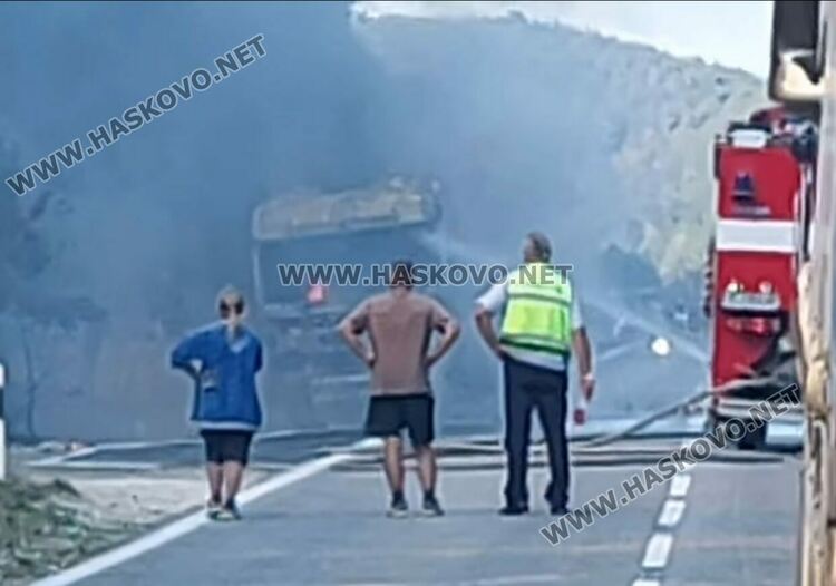 Горящ тир затвори стария път между Хасково и Кърджали, край село Мост