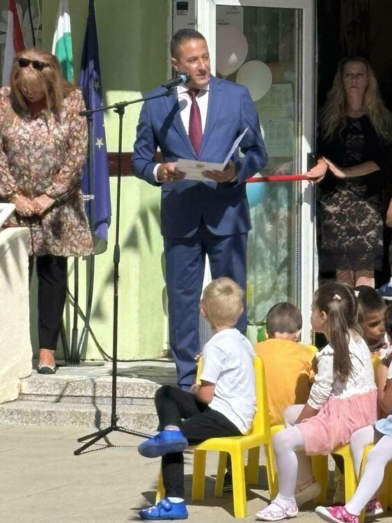 1934 деца прекрачиха прага на училища и детски градини в Радомир за първия учебен ден