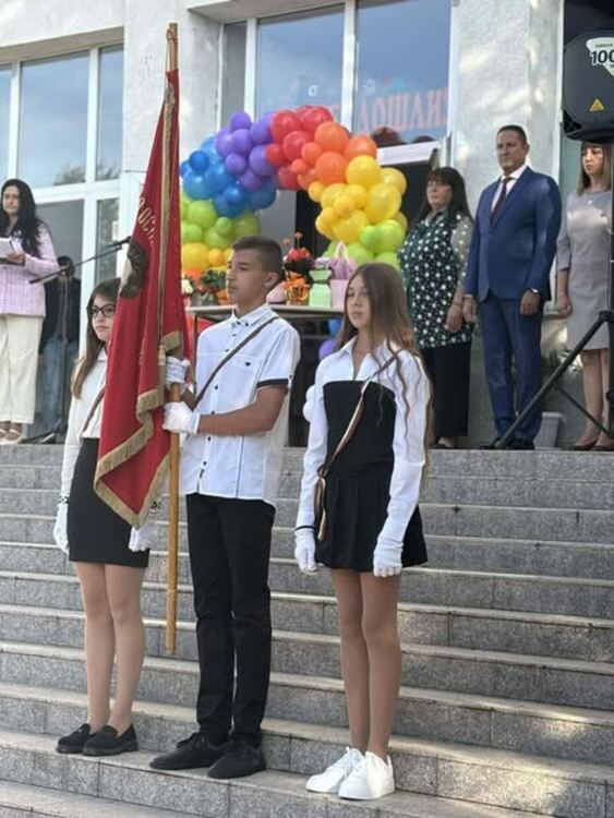 1934 деца прекрачиха прага на училища и детски градини в Радомир за първия учебен ден