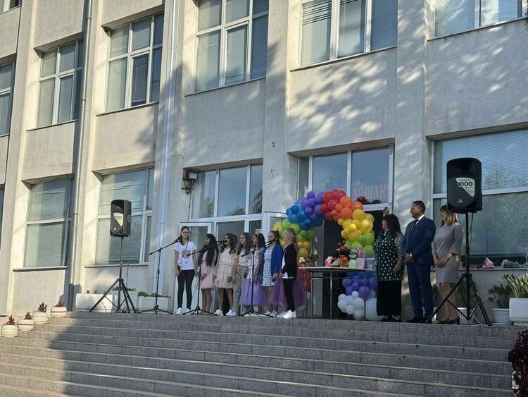 1934 деца прекрачиха прага на училища и детски градини в Радомир за първия учебен ден