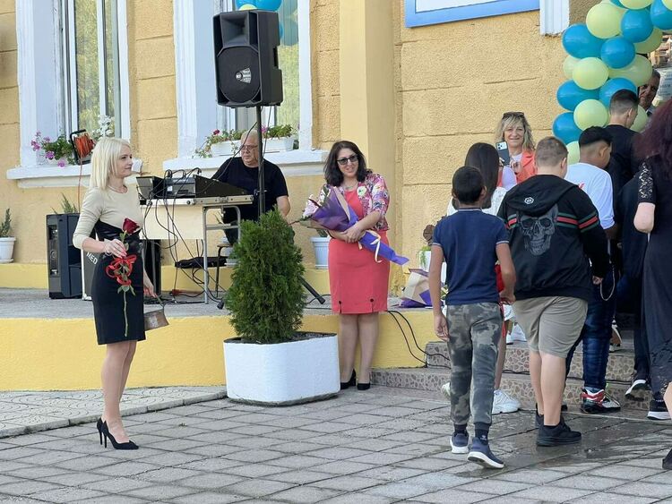 1934 деца прекрачиха прага на училища и детски градини в Радомир за първия учебен ден