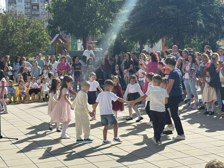 1934 деца прекрачиха прага на училища и детски градини в Радомир за първия учебен ден