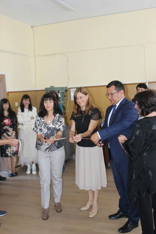 Професионалната гимназия по електротехника „А. С. Попов“ – Девин стартира учебната година с нови кабинети и модерна STEM среда