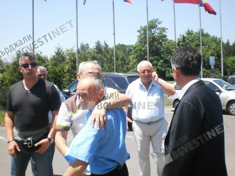  Любимецът на ДПС в Кърджали се деполитизира,заряза партийните мероприятия/снимки/