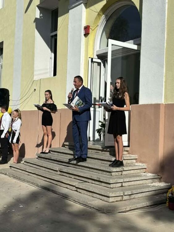 1934 деца прекрачиха прага на училища и детски градини в Радомир за първия учебен ден