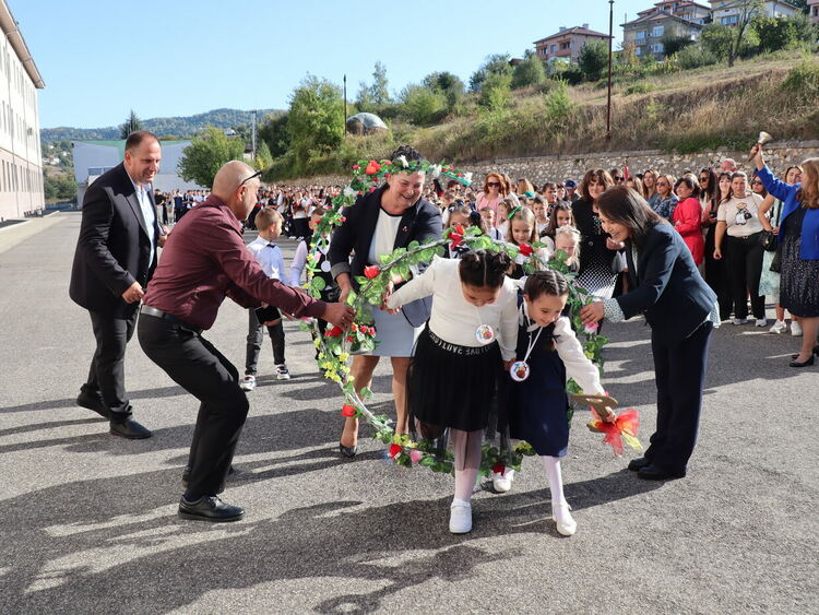 Новата учебна година бе открита тържествено в СУ „Васил Левски“ – Ардино