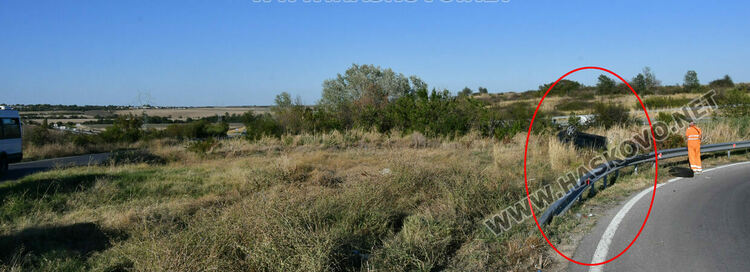 Трима пострадаха при обръщане на кола по таван край Хасково