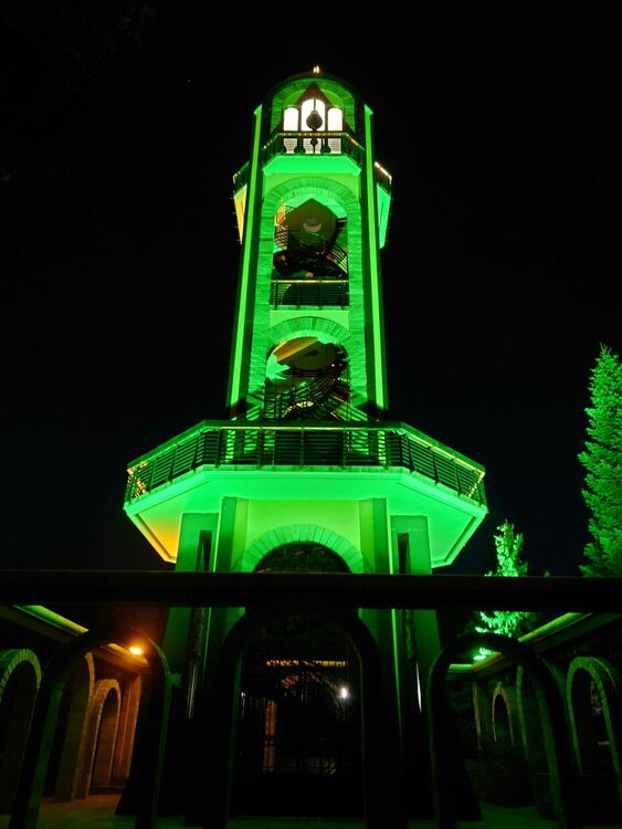 Камбанарията в парк „Ямача“ светва в зелено в подкрепа на борещите се с митохондриални заболявания