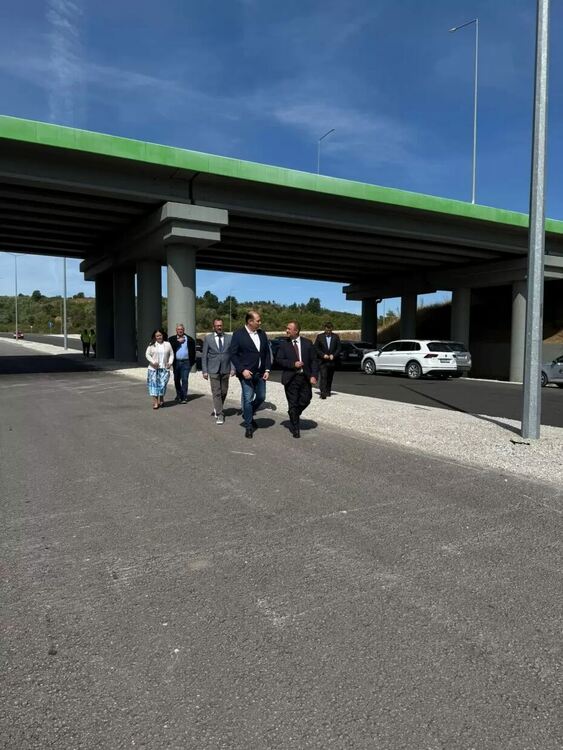 В края на август изграждането на първия участък от АМ „Хемус“ бе инспектирано от регионалния министър Иван Иванов. Пускането се бави заради ремонт на третокласния път III-305, който трябва да поеме тежкотоварния трафик при пускането на участъка.