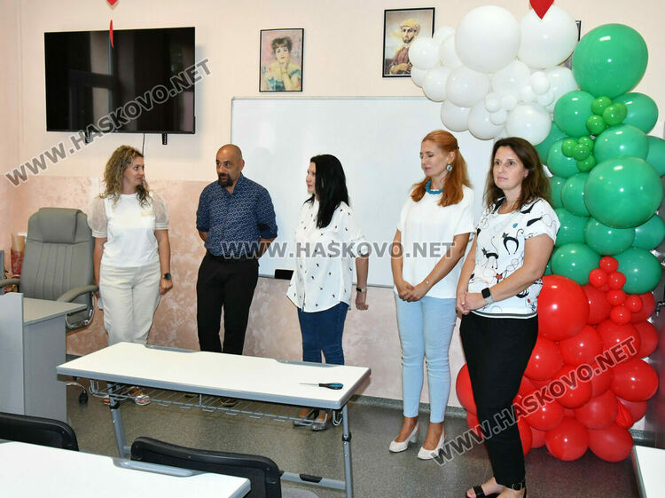 Кабинет по хуманитарни науки и нови стаи за СТЕМ обучение откриха в ПМГ-Хасково