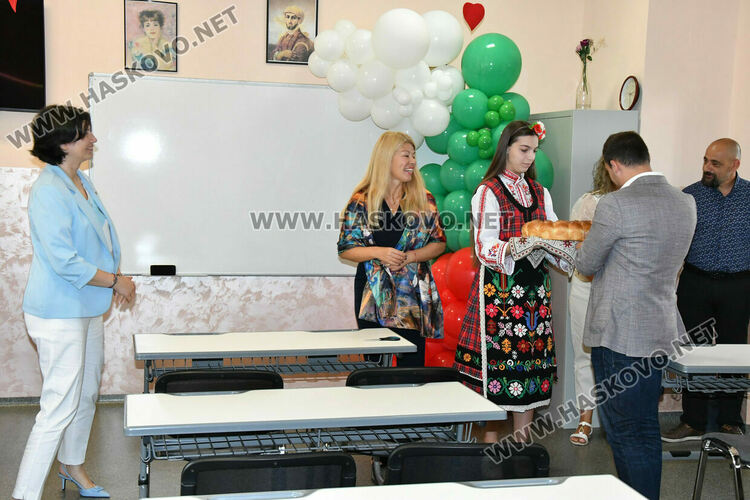 Кабинет по хуманитарни науки и нови стаи за СТЕМ обучение откриха в ПМГ-Хасково