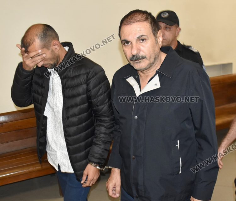 Задържаха двама за трафик на хора и фалшиви пари