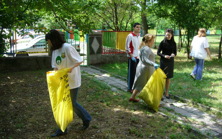 Да изчистим Димитровград за ден в събота - част от националната кампания „Да изчистим България заедно"