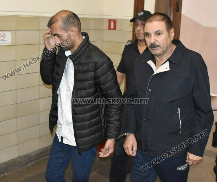 Задържаха двама за трафик на хора и фалшиви пари