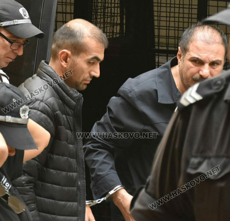 Задържаха двама за трафик на хора и фалшиви пари