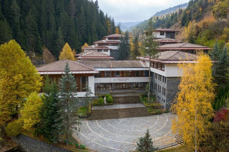 МОН отпусна близо 780 хил. лв. за модернизация на НУФИ „Широка лъка“