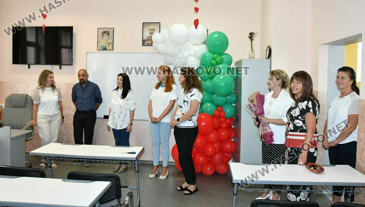 Кабинет по хуманитарни науки и нови стаи за СТЕМ обучение откриха в ПМГ-Хасково