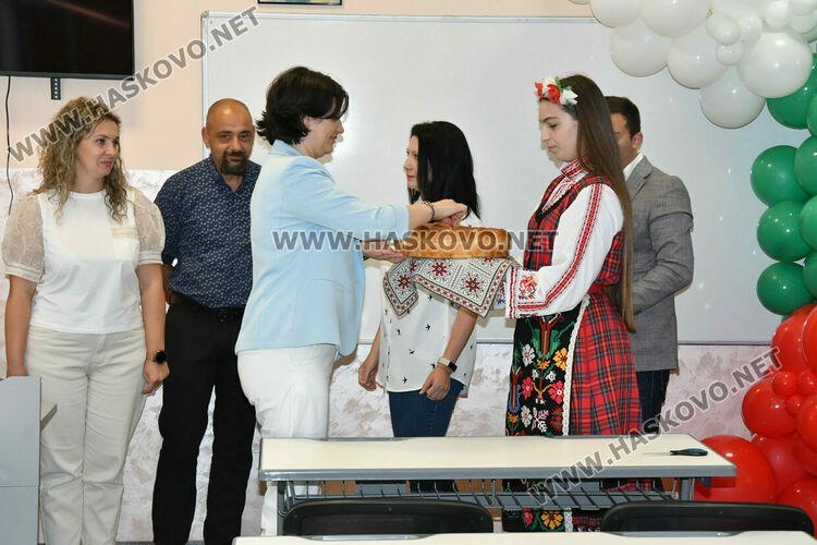 Кабинет по хуманитарни науки и нови стаи за СТЕМ обучение откриха в ПМГ-Хасково