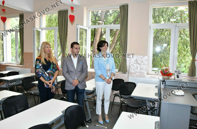 Кабинет по хуманитарни науки и нови стаи за СТЕМ обучение откриха в ПМГ-Хасково