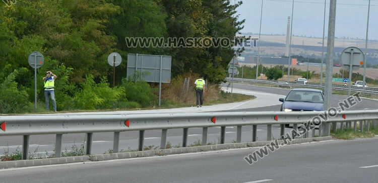 Кръгово движение и пасарелка ще решат проблема с опасното кръстовище до село Крепост, но не е ясно кога 
