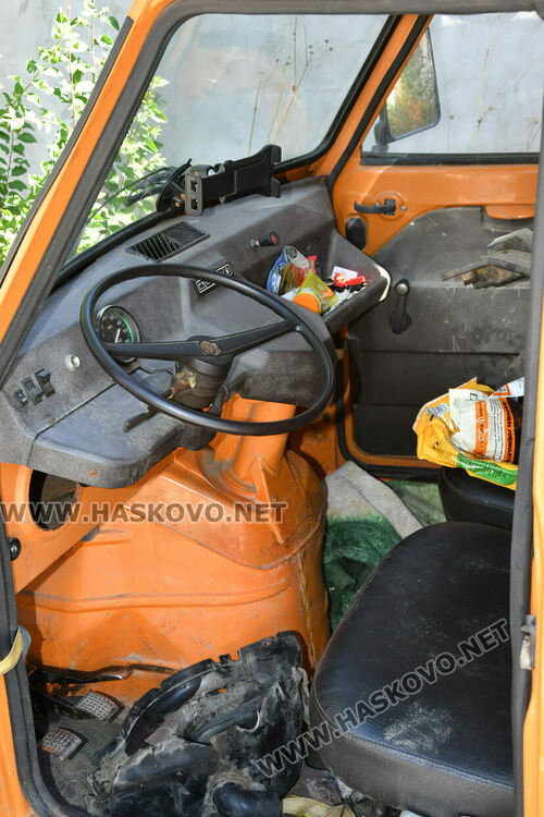 Инфлуенсър обикаля Европа с триколка-връстник с мотоциклетен двигател, мина през Хасково