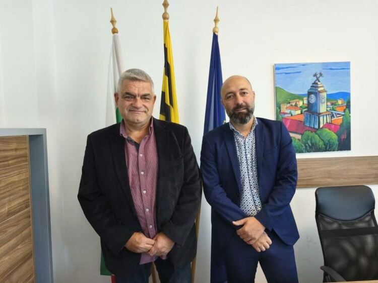 Инж. Сашо Илиев (вляво) и инж. Борис Томов 