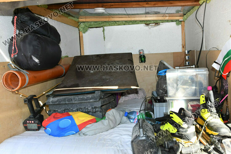 Инфлуенсър обикаля Европа с триколка-връстник с мотоциклетен двигател, мина през Хасково