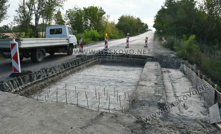 Строител: Последният слой асфалт ще бъде положен след укрепване на мостовете в Хасковско към Пловдив