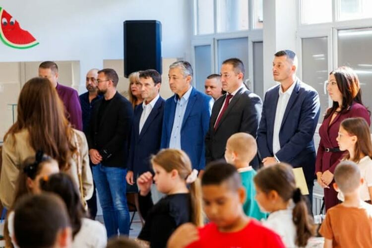 В Радомир бе открита първата по рода си услуга „Ученическо хранене“