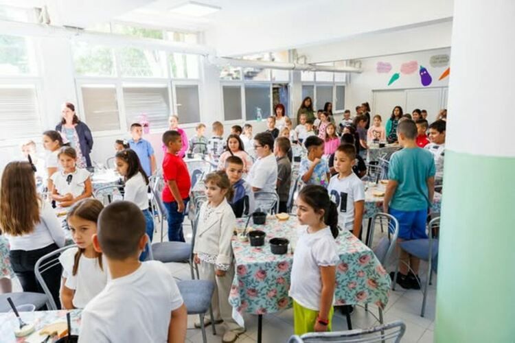 В Радомир бе открита първата по рода си услуга „Ученическо хранене“