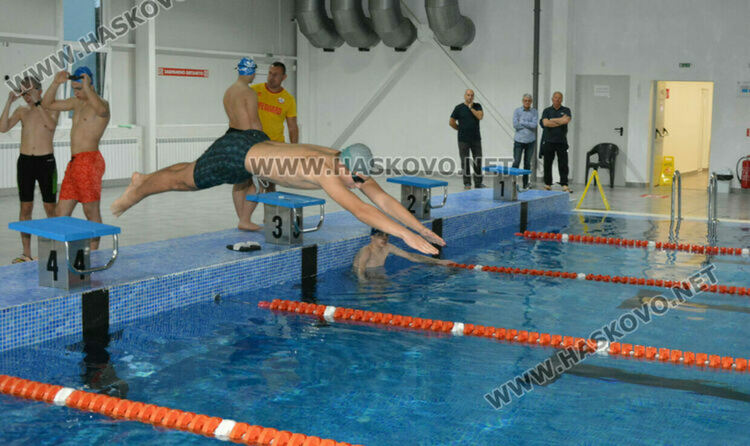 Търсят спасител на басейн, продавач-консултанти и невъоръжена охрана в Хасково