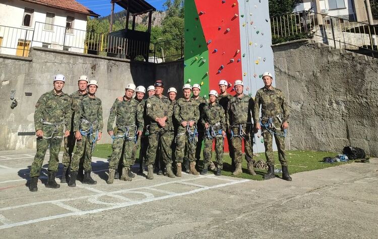 Военнослужещи от 101-ви Алпийски полк и 61-ва Стрямска бригада проведоха специализирана подготовка в Смолян