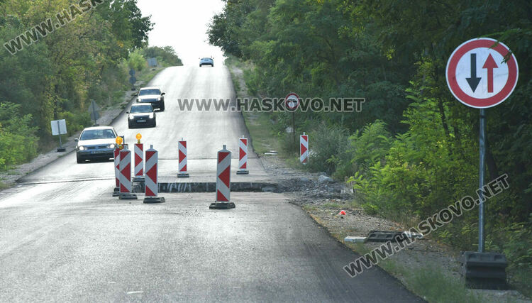 Строител: Последният слой асфалт ще бъде положен след укрепване на мостовете в Хасковско към Пловдив