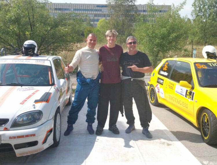 Иван Бакърджиев с почетна стълбичка на „Писта София“ и автограф от Никола Цолов