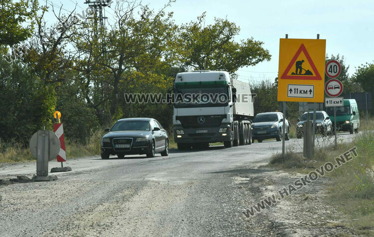 Строител: Последният слой асфалт ще бъде положен след укрепване на мостовете в Хасковско към Пловдив