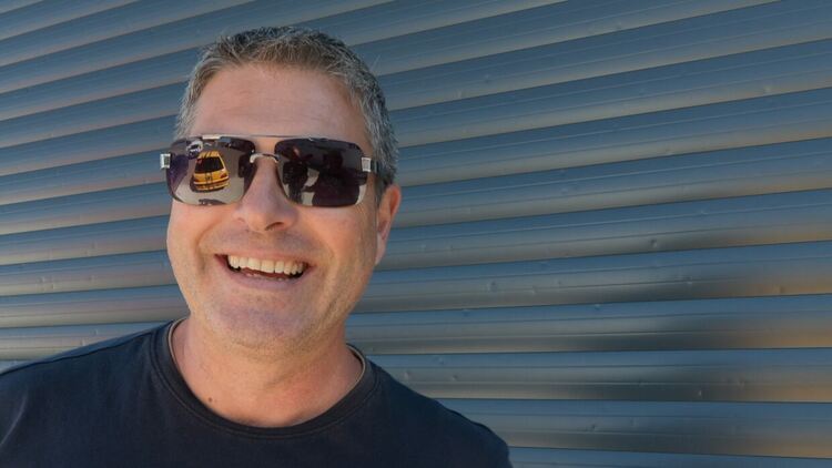 Иван Бакърджиев с почетна стълбичка на „Писта София“ и автограф от Никола Цолов